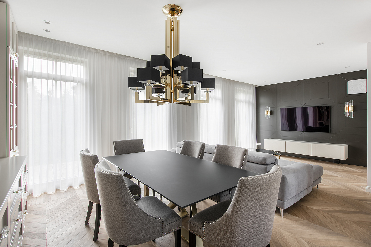 Lieferung von Lampen und Kronleuchtern